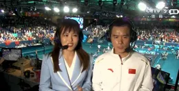 張本智和暫停對教練說：樊振東緊張了，要先變線，反手再抽死他