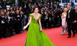 張雨綺深V魚尾裙遇上奧運：這不僅是時尚，更是「加油神奇」