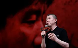 趙麗穎馮小剛雙雙官宣，即將合作電影【向陽花】，女主身份惹爭議