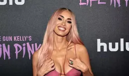 梅根·福斯的時尚前進演化：那些讓你驚艷的經典造型大回顧！