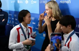 太可愛！全紅嬋車上向外國友人傲嬌秀金牌：咱們拿金牌就是炫耀的