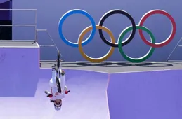 中國選手鄧雅文奪得巴黎奧運會女子自由式小輪車公園賽冠軍