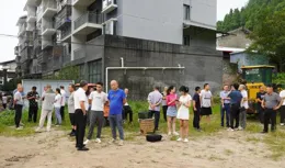 送雞苗送豬仔還包收購，鄉村振興這樣幹很接地氣！