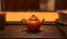 紫砂泥料，本綠與段泥的區別