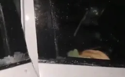 天津：女子蹭男同事車回老家，穿睡衣光著腳，把副駕放倒弄了張氣墊床，內建被子枕頭和抱枕