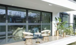 為什麽陽台不建議裝「平開窗」？不是迷信，原來有這些安全隱患