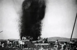 1950年，彭老總來到鴨綠江大橋，看一眼對岸後說：入朝計劃要修改