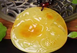 蜜蠟:擁有獨特的溫暖光芒，凝聚了歲月的精華，讓人沈醉其中。