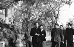 1979年，国家补发48000元，交给彭总前妻浦安修，她是如何处理的