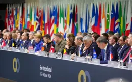 中美俄歐都到了臨界點，想要避免戰爭爆發，只有一條路可走