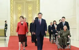 習近平向國家勛章和國家榮譽稱號獲得者頒授勛章獎章並行表重要講話