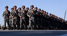 央視首次公開畫面，解放軍奪島兵力趕到，打了美台一個措手不及