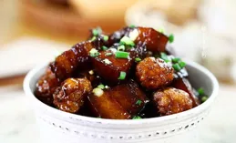 笑不活了，網友分享自己炒的紅燒肉，網友:給這完美的五花肉道歉