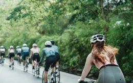 江浙滬每天都有騎行社新冒出來，社員人手一輛10萬元自由車