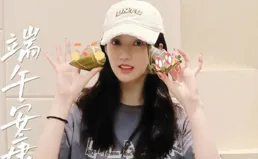 劉亦菲出現張靚穎天津演唱會，她好美，手戴紅寶石鉆戒分外搶鏡