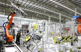 自討苦吃！對華電車加稅100%後，加拿大報應來了，中國出手絕了