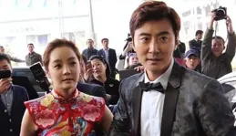 蔡琳曬新照與兒子深情對視！手拿玫瑰花把瑉宇當王子，釋懷後變美