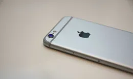 為何手機網路攝影機模組越來越大、越來越凸起硌手？難道不是平的、輕薄的手感更好嗎？買的是手機還是照相機？