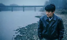 如何評價魏書鈞執導，朱一龍主演，余華小說改編的電影【河邊的錯誤】？