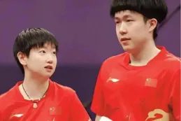 送情侶手機殼，孫穎莎王楚欽戀情曝光？誰註意莎莎手機殼變化