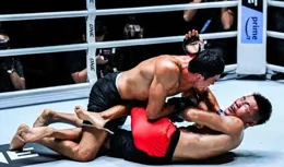 唐凱不敵超重對手遭TKO、孟博拿下勝利