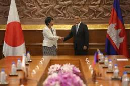 日本軍艦「打入」東南亞，柬埔寨以此討好美國？小國不能既要又要