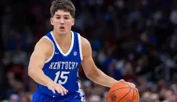 隊記：賽後火箭球員在更衣室看謝潑德集錦，感嘆他打得很棒