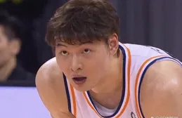 上海112-81戰勝廣州，賽後迎來2喜1憂，王哲林打藍領好爽！