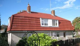 自建房業主必看：彩石金屬瓦解鎖屋面裝修翻新雙重保障策略！