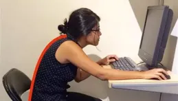 既然久坐對腰椎不好，那為什麽學生們沒事？