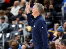 勇士險勝！柯瑞要改正2點，科爾表態成關鍵，想連勝勇士要做到3點