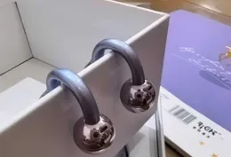 經常戶外運動有什麽推薦的藍芽耳機嗎？要求輕且不會因為運動掉落？