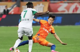 山東泰山隊新年集結，後防雙星現身訓練場破轉會傳聞