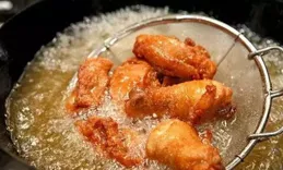 60歲大爺沒咳嗽卻患肺炎？提醒：3種食物是幫兇，肺炎患者少碰