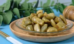 「臘八蒜」為什麽會變綠？吃臘八蒜有這麽多好處，你知道嗎？