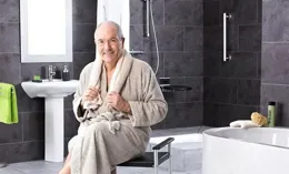 60歲老人冬季突發心梗，都是喝酒惹得禍，冬季老人在家註意5件事