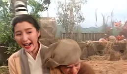 長大後才懂得，楊過抱緊李莫愁，她為何不掙紮反抗？還全身酸軟？