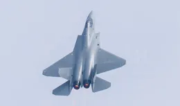 外媒炒作，中國六代機剛首飛，美國沒跟上，衛星照片顯示有新機型