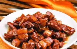 紅燒肉應該如何制作呢？