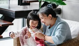 老人帶娃，盡量在這個年齡段結束，否則傷害大，對孩子成長不利