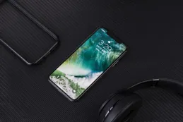 12年堅持一部iPhone？這些釘子戶的操作，比機型本身更傳奇！