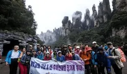 為讓南韓人開眼上海人拼了！富姐起大早打扮，富哥組團開豪車炸街