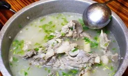 為什麽在東北喝羊湯需要自己調鹹淡，而不是老板先調好呢？