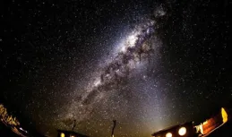 窮到一無所有的村落，開始賣「最美的星空」