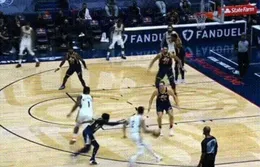 灰狼三巨頭爆發內訌！藍道爾和戈貝爾沖突，華子勸架卻被推翻