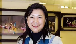 1996年，蔣孝勇回鄉祭祖，全家在曾祖母墓道前的一張留影！