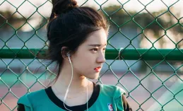 趙露思患病後先發復健視訊，「蹣跚學步，抓不穩勺子，吞咽困難」，為什麽會這樣？這是種什麽疾病？