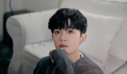 李明德三人行：主演帽子拿在手裏，演技與情感並存