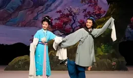 新民藝評｜鄭榮健：仙女下凡的人間變奏