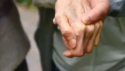 她身上有300多道傷口，只為滿足男友的特殊癖好，突破人性的底線